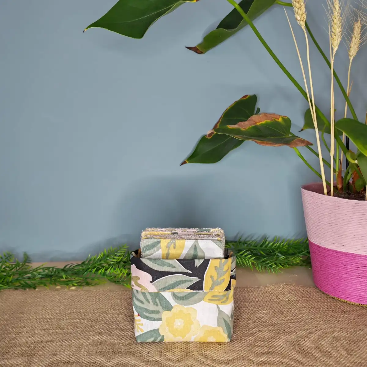 Panier et ses lingettes démaquillantes