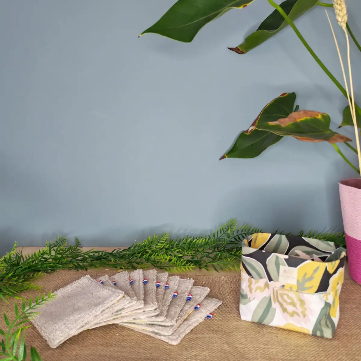 Panier et ses lingettes démaquillantes