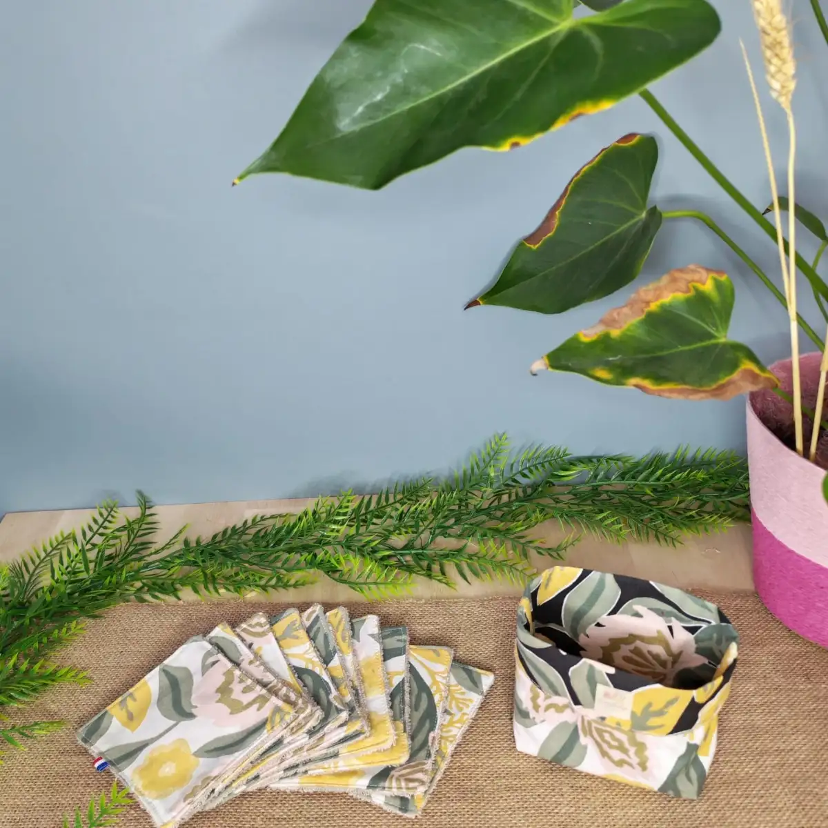 Panier et ses lingettes démaquillantes