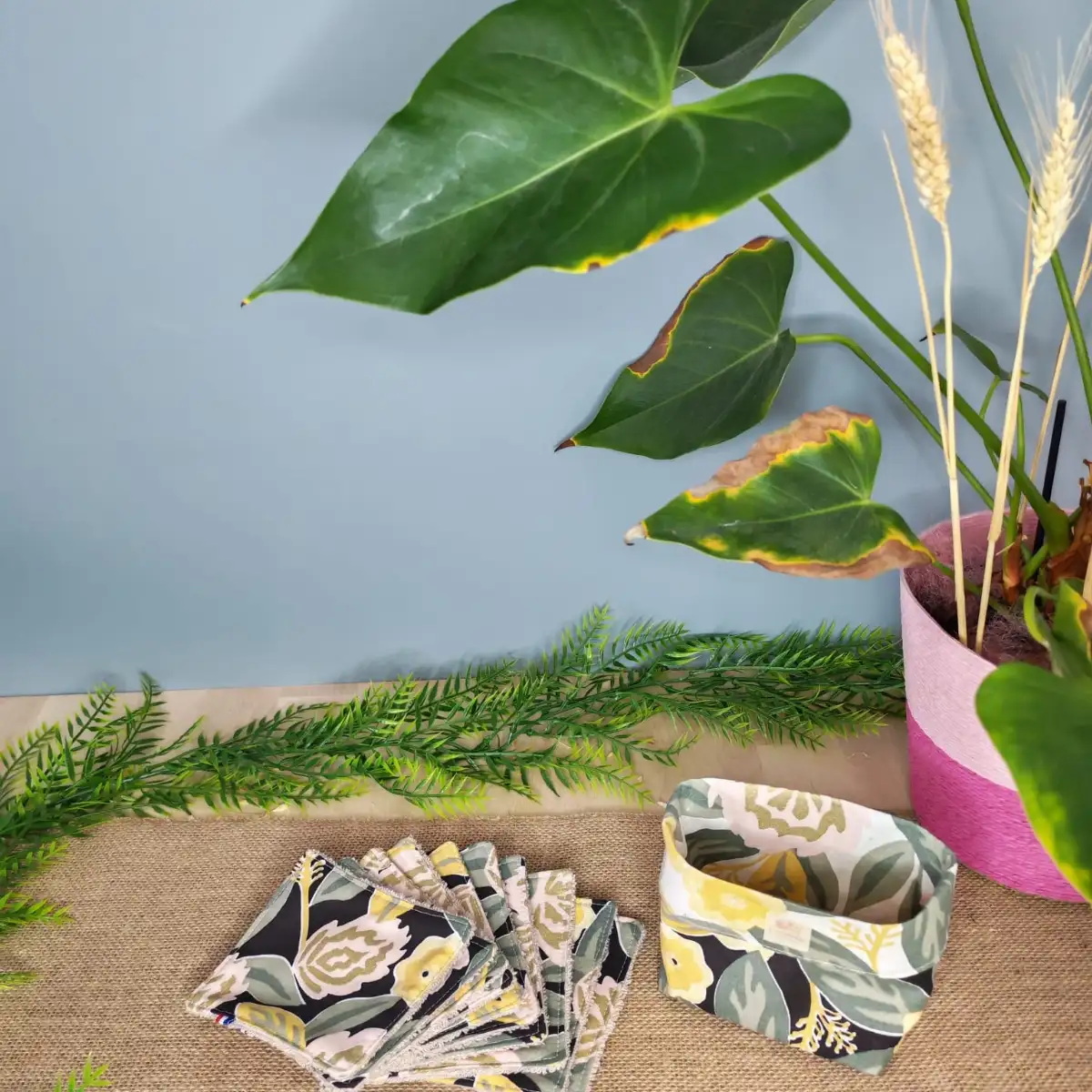 Panier et ses lingettes démaquillantes