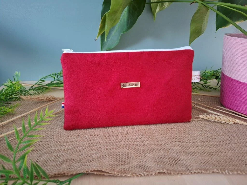 Pochettes maquillages suédine rouge