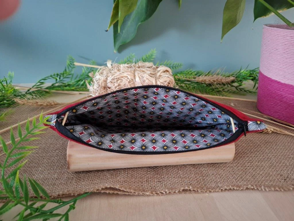 Pochettes maquillages suédine rouge