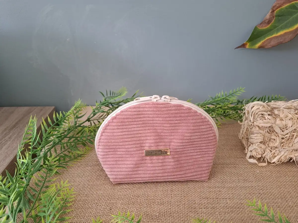 Pochette maquillage en velours côtelé