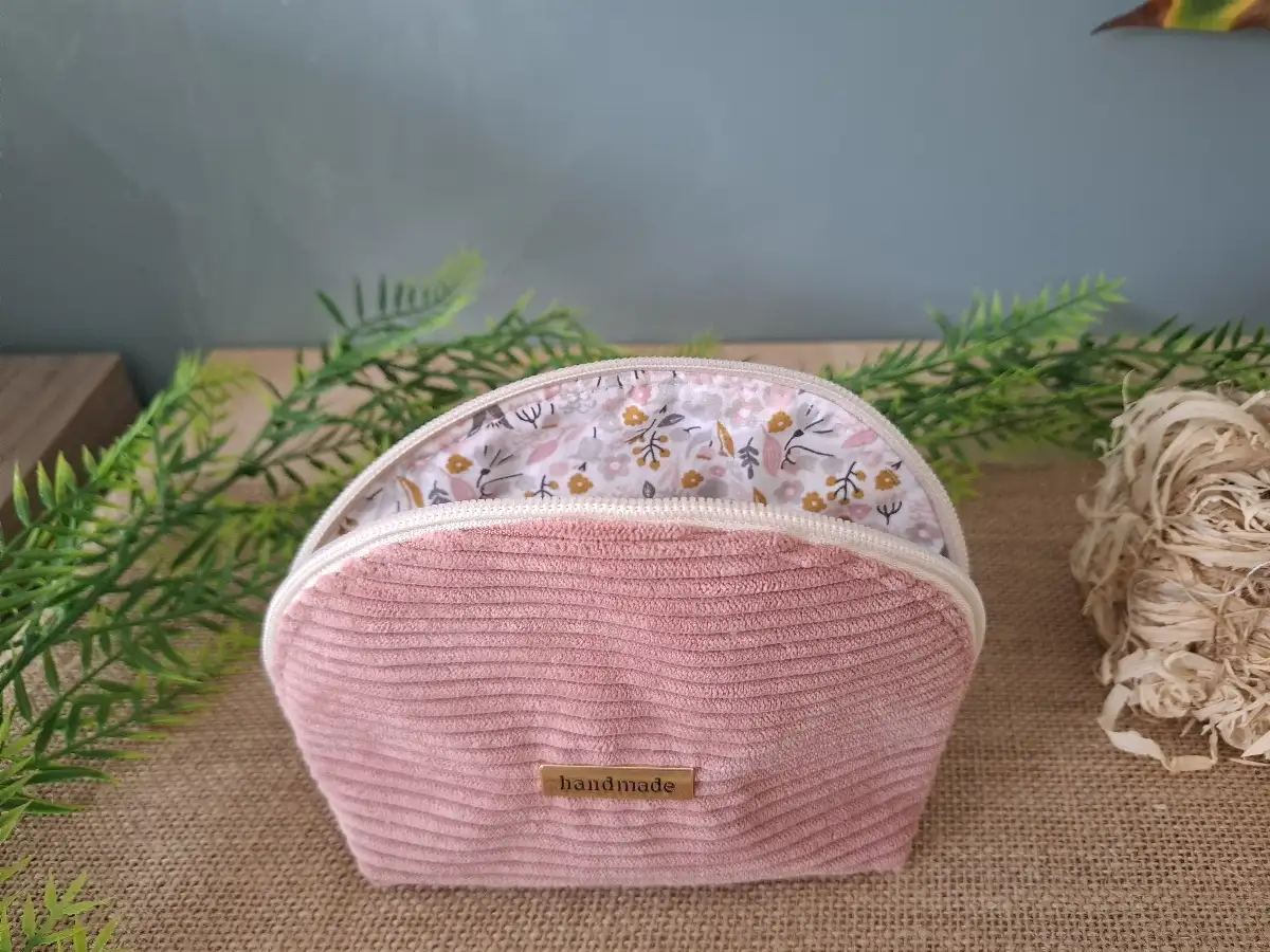 Pochette maquillage en velours côtelé
